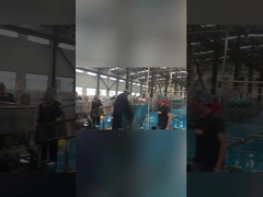 唐辛子ソースか工場でいかに作り出されるか。